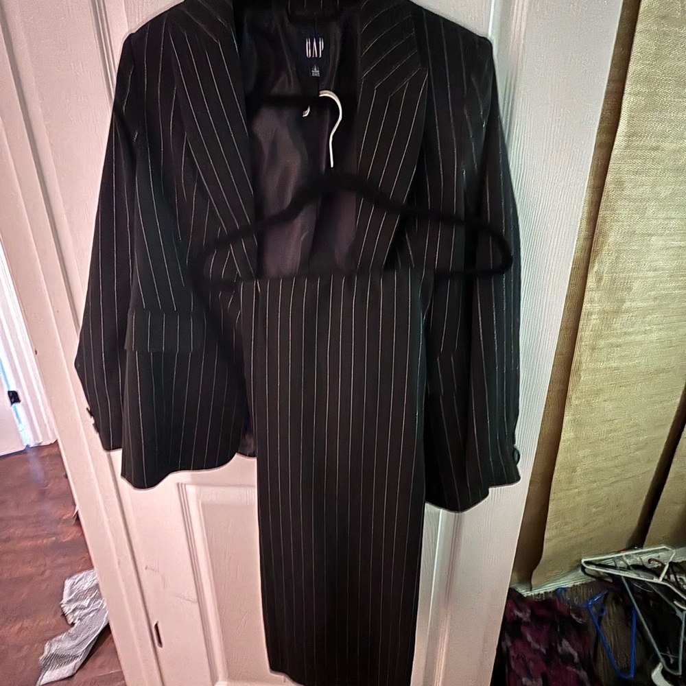 GAP Metallic Black striped blazer size S & pinstrip matching size 6 trousers NWT